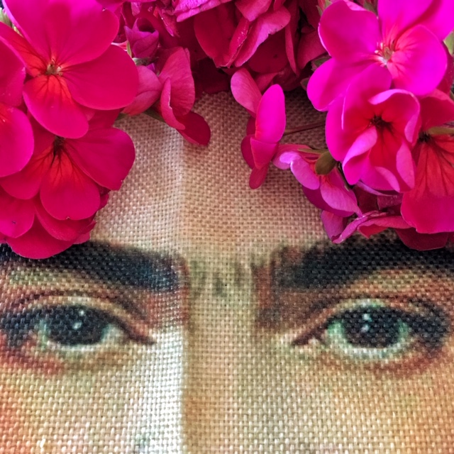 Frida with geranium